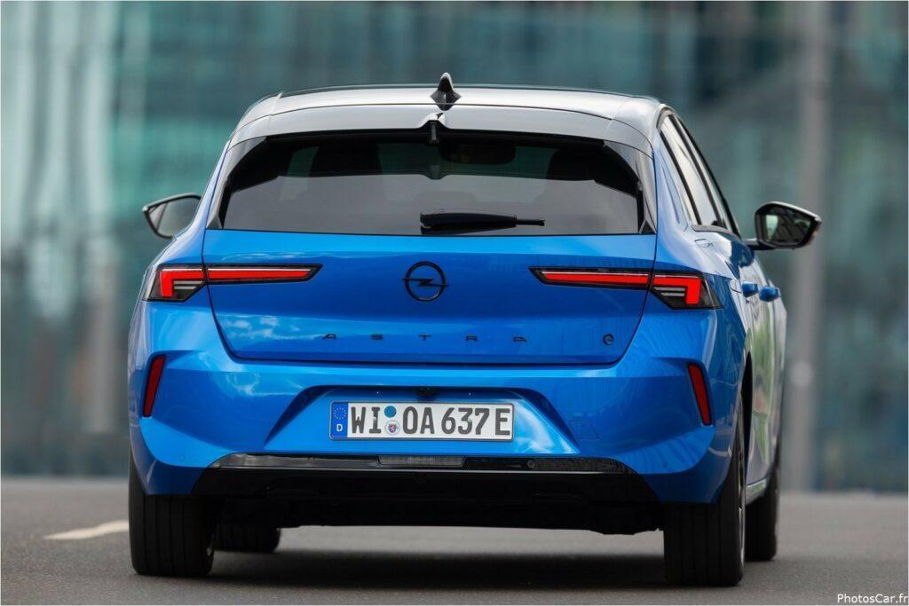 Opel Astra Électric 2023 Elle offre des performances réactives