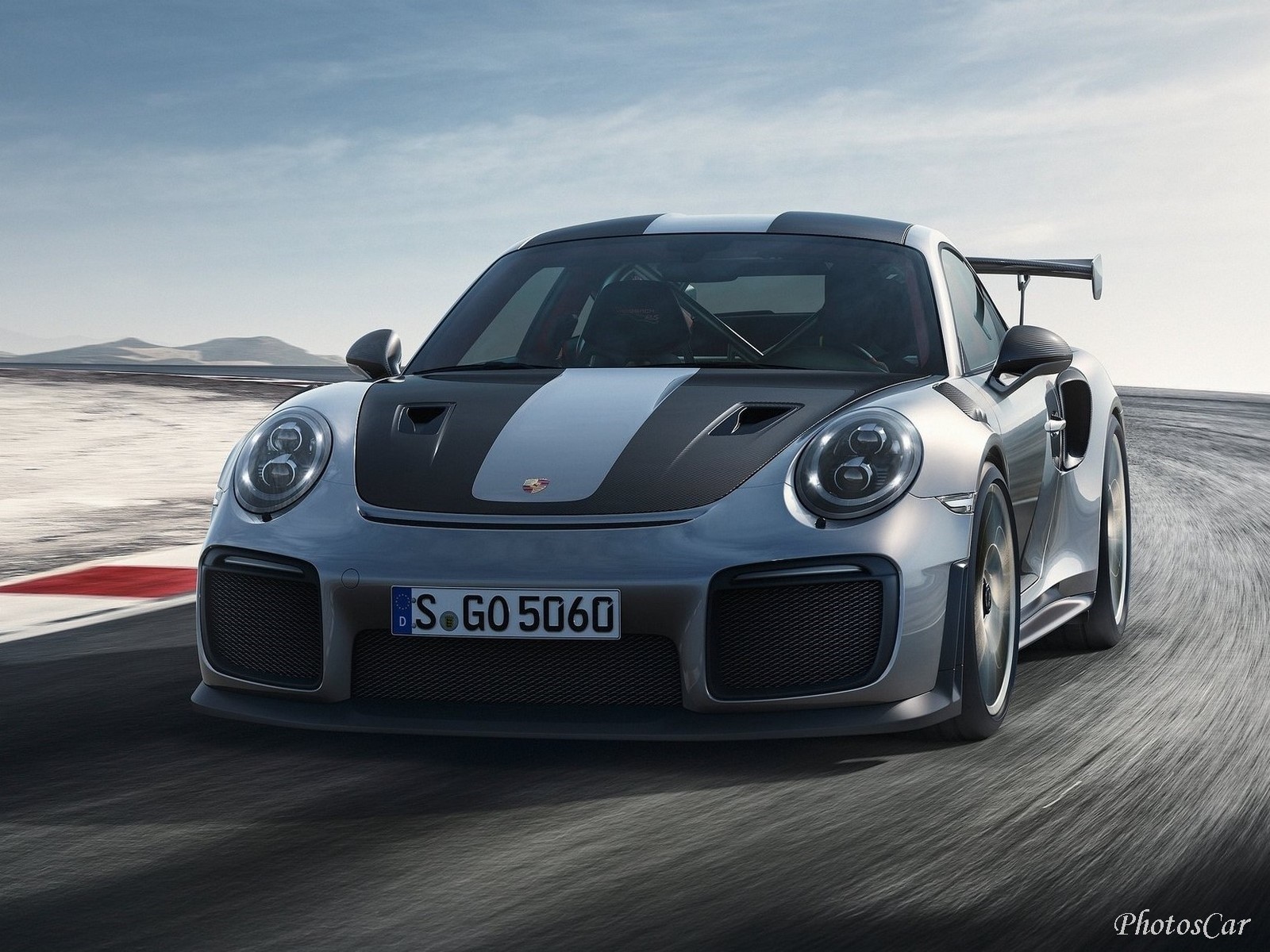 Porsche 911 GT2 RS 2018