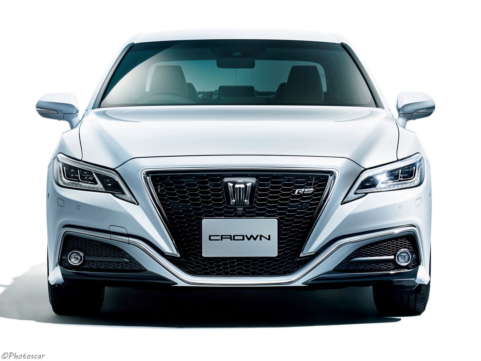 Toyota crown 2018 года