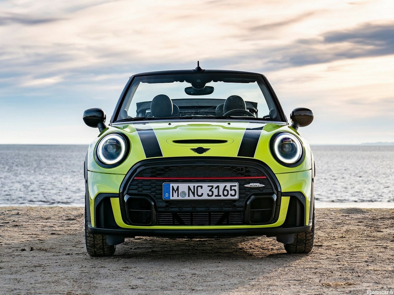 Mini Cabriolet John Cooper Works Le Plaisir De Conduire Toit Ouvert