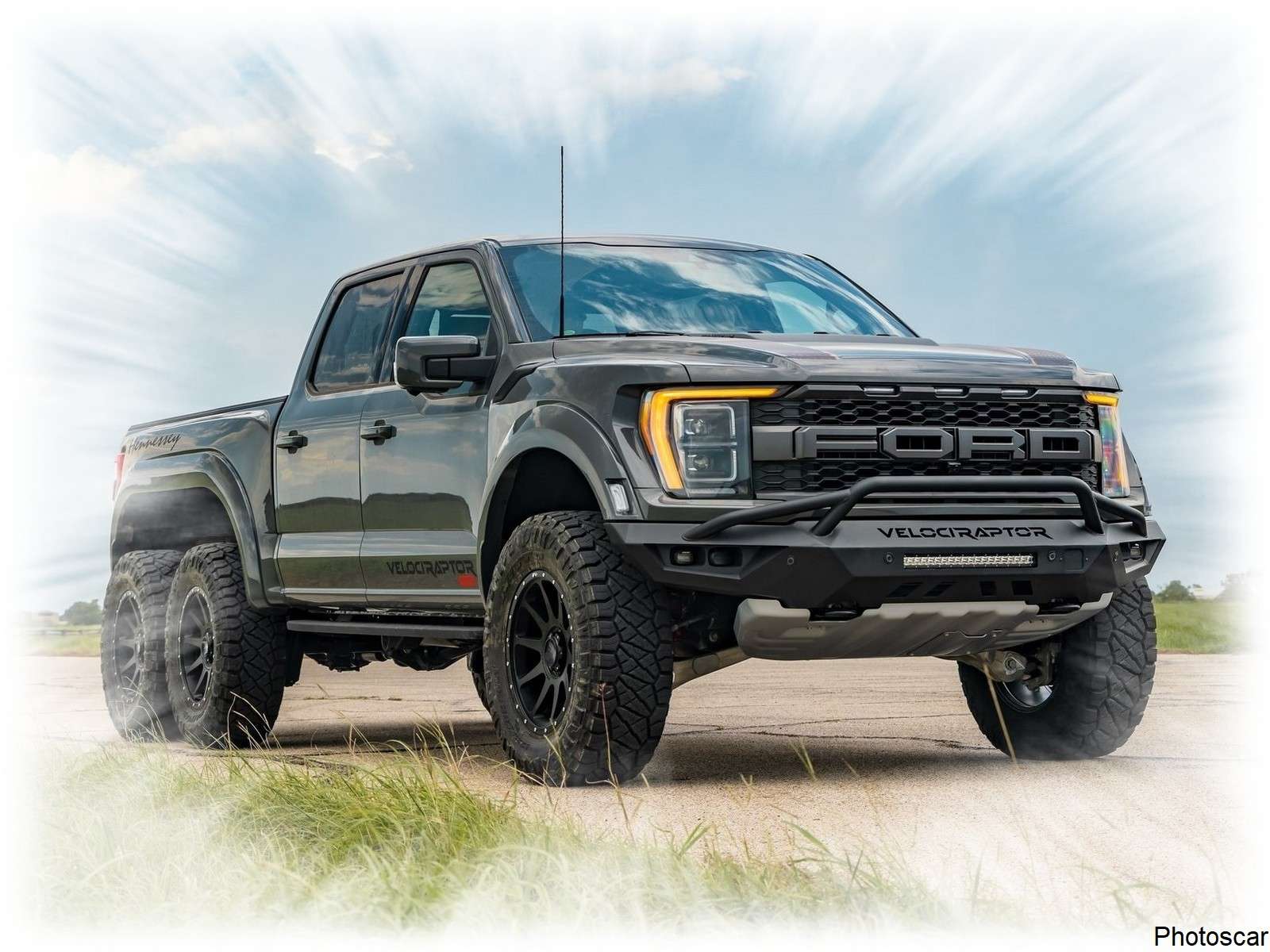 Hennessey VelociRaptor 6x6 2022