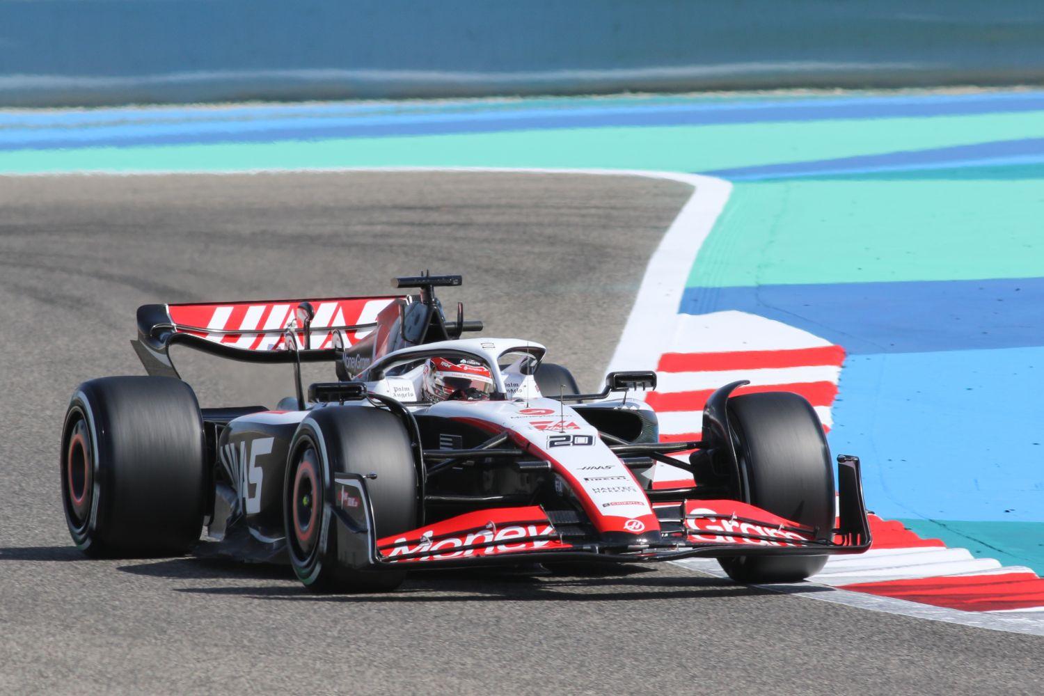 Formule1 2023 Haas VF23 - La couleur noire est très dominante - Photoscar