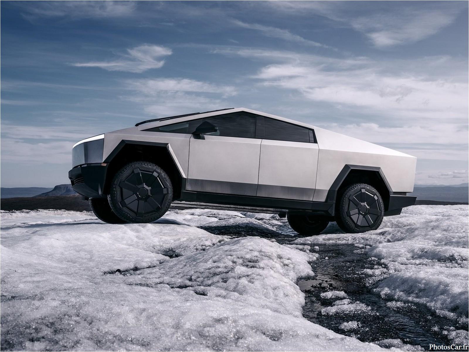 Tesla Cybertruck 2025 Un véhicule électrique révolutionnaire Photoscar