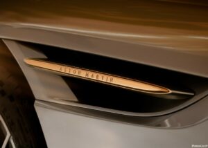 Aston-Martin DB12 Édition Goldfinger 2025